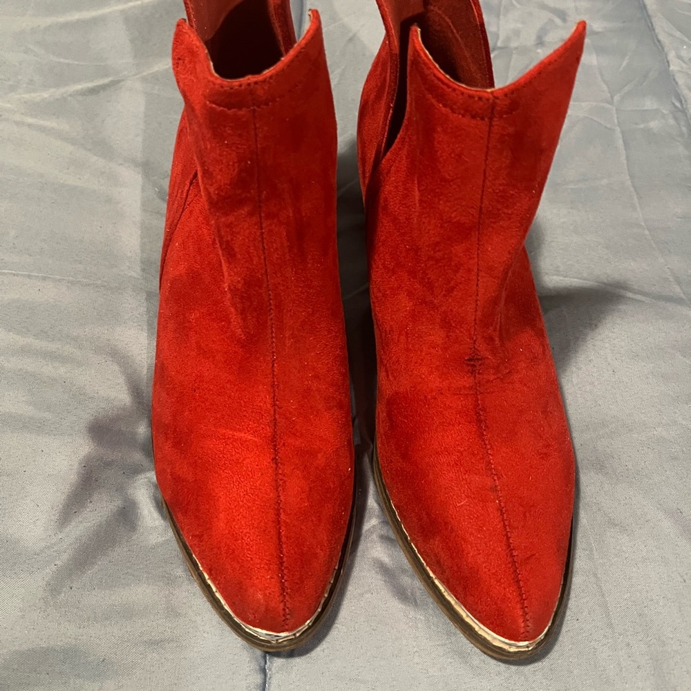 Journee Issla Bootie in red Size 8.5